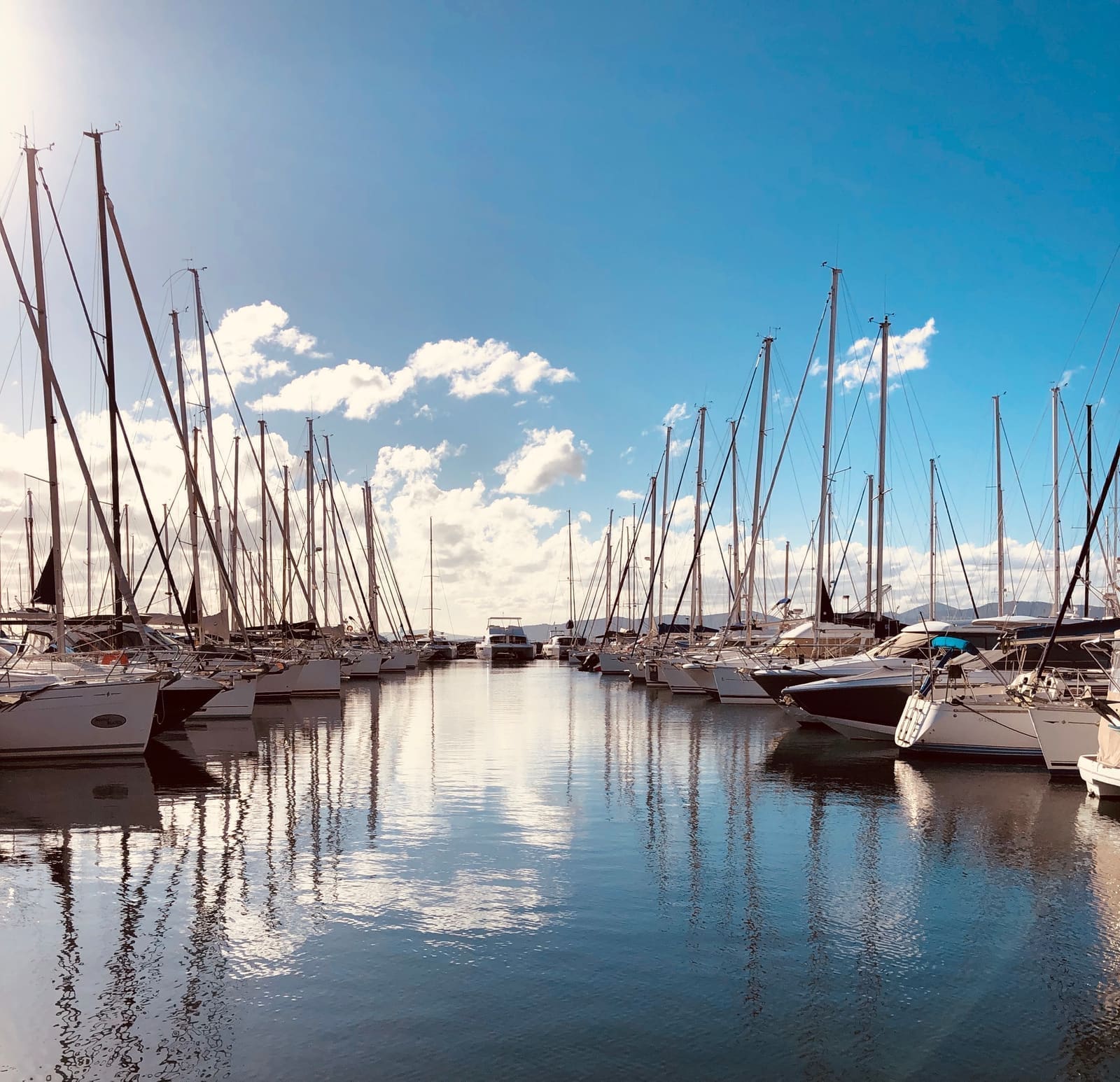 Energía de muelle para puertos deportivos
